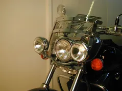 Twinlight Zusatzscheinwerferset (Fernlicht) inkl. Halter und Kabel für Modell mit Scheibe chrom für Honda VT 750 Shadow (2008-)