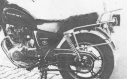 Komplettträgerset (Seitenkofferträger und Rohrgepäckbrücke Topcaseträger) chrom für Suzuki GN 400 TD (1980-1983)